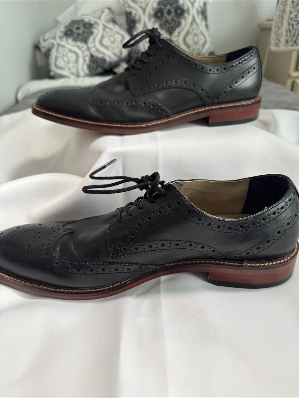 Banana Republic Black Italian Leather ortholite Wingtip Oxfords Brown Sole Sz 11